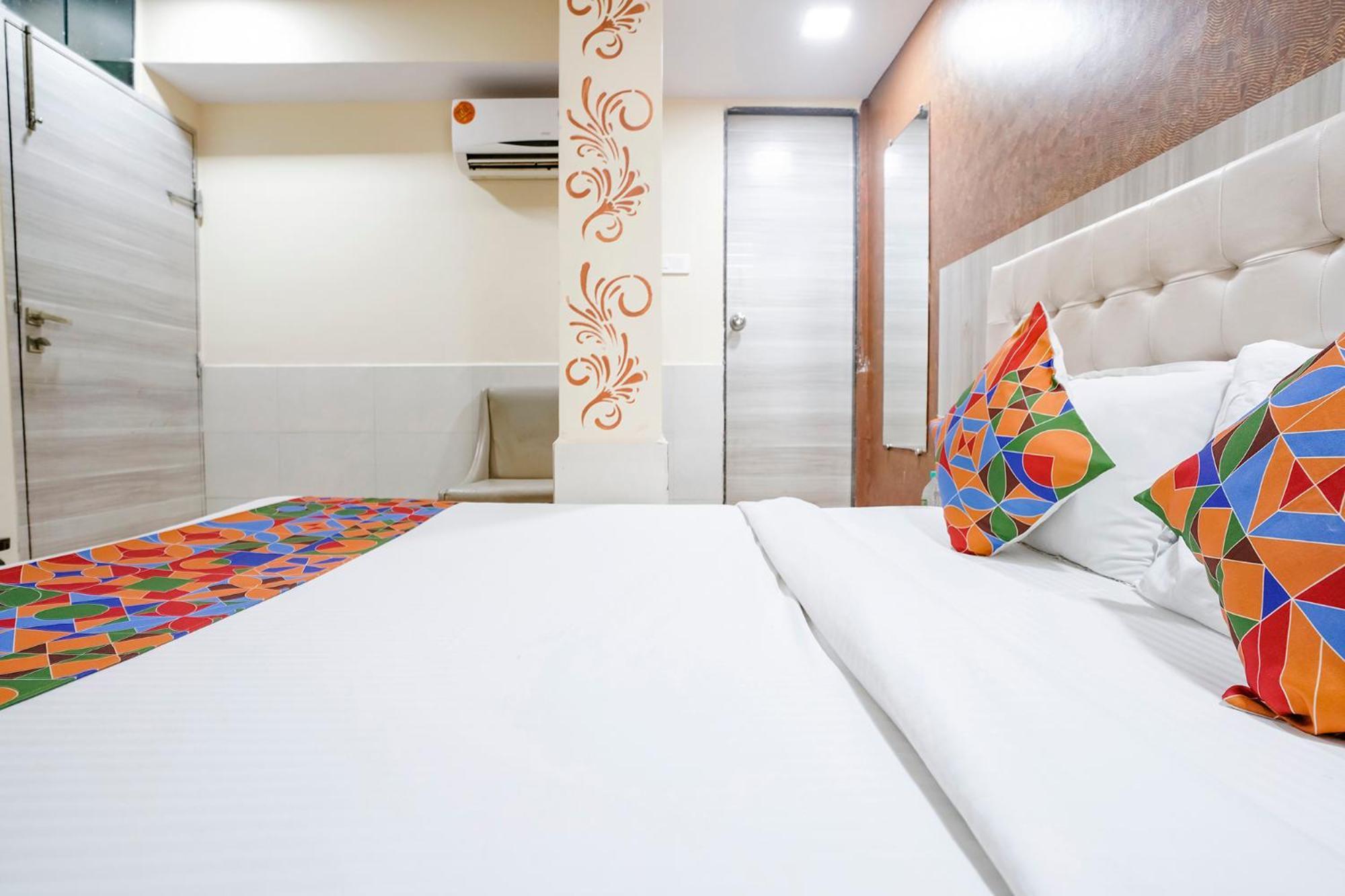 Fabexpress Sarah Gold - Nr Nesco Exhibition Center Hotel Mumbai Exterior photo