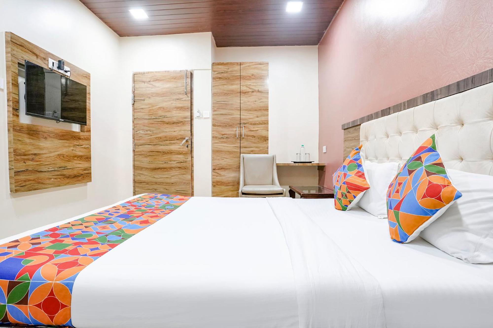 Fabexpress Sarah Gold - Nr Nesco Exhibition Center Hotel Mumbai Exterior photo