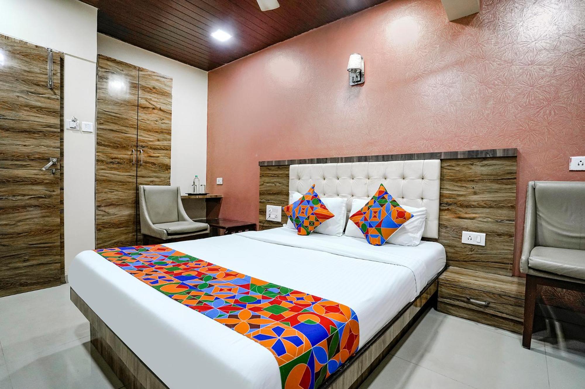 Fabexpress Sarah Gold - Nr Nesco Exhibition Center Hotel Mumbai Exterior photo