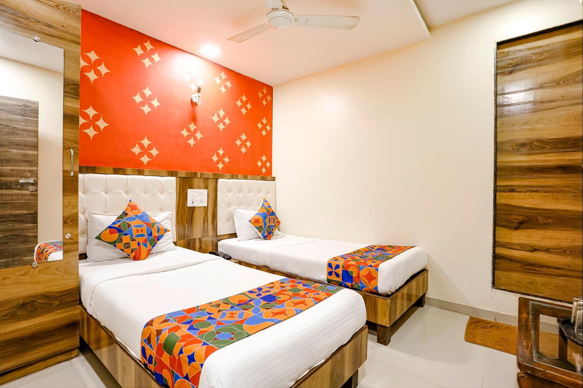 Fabexpress Sarah Gold - Nr Nesco Exhibition Center Hotel Mumbai Exterior photo